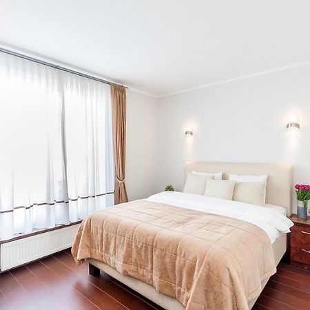 Central Apartment In Gedimino Av By Urban Rent Vilnius Luaran gambar