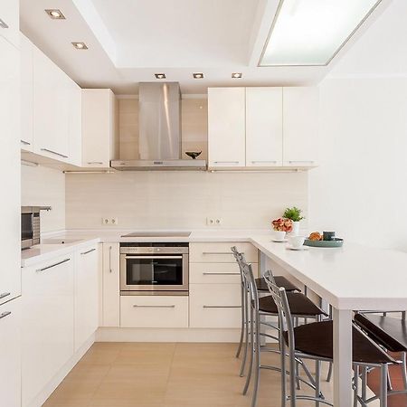 Central Apartment In Gedimino Av By Urban Rent Vilnius Luaran gambar