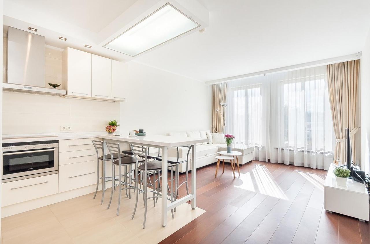 Central Apartment In Gedimino Av By Urban Rent Vilnius Luaran gambar