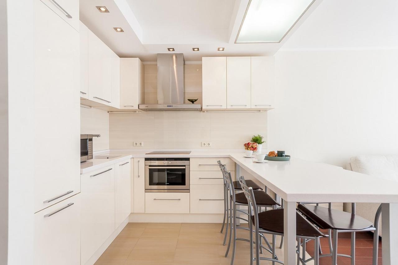 Central Apartment In Gedimino Av By Urban Rent Vilnius Luaran gambar