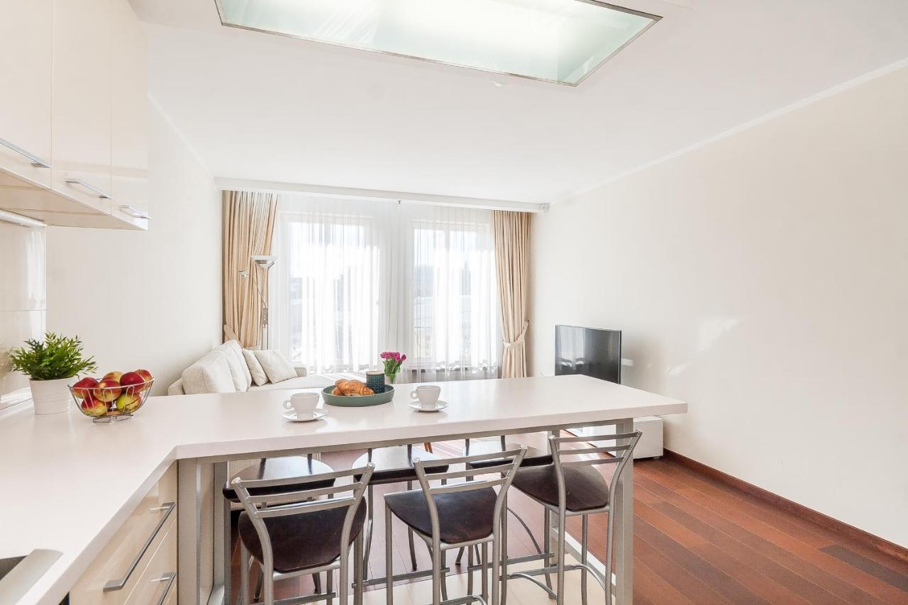 Central Apartment In Gedimino Av By Urban Rent Vilnius Luaran gambar