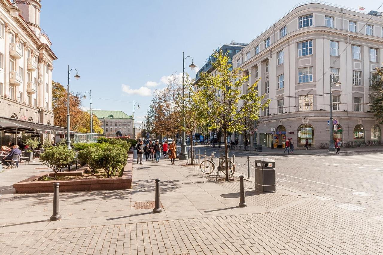Central Apartment In Gedimino Av By Urban Rent Vilnius Luaran gambar