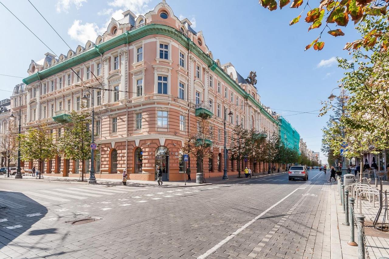 Central Apartment In Gedimino Av By Urban Rent Vilnius Luaran gambar